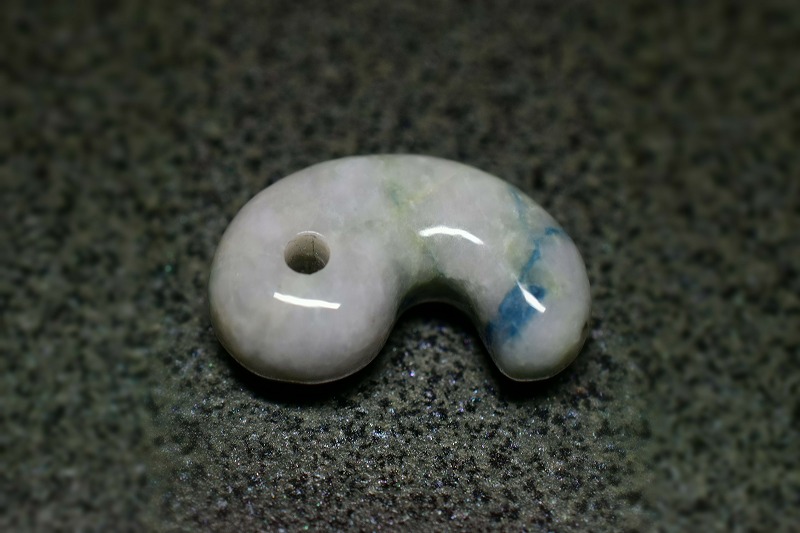 糸魚川産翡翠　勾玉　22mm