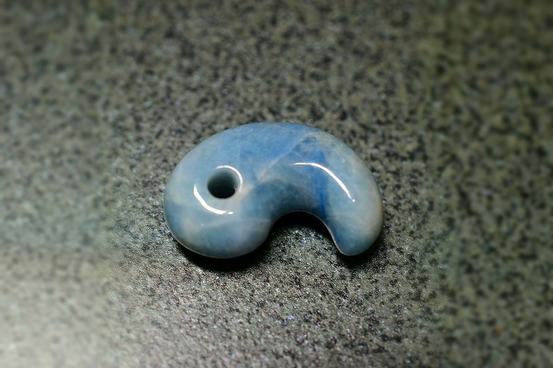 糸魚川産翡翠　勾玉　18mm