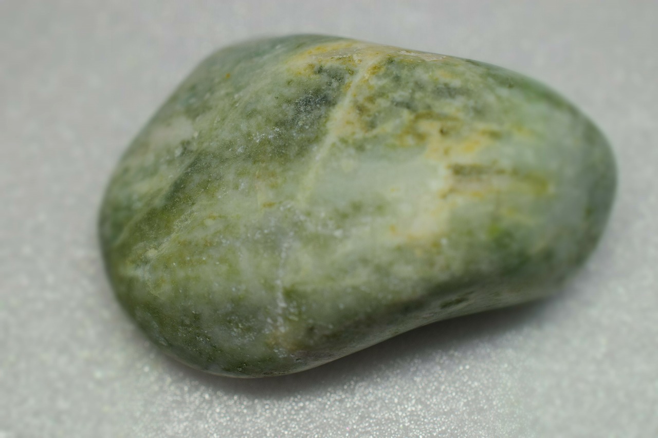 糸魚川産　翡翠原石　