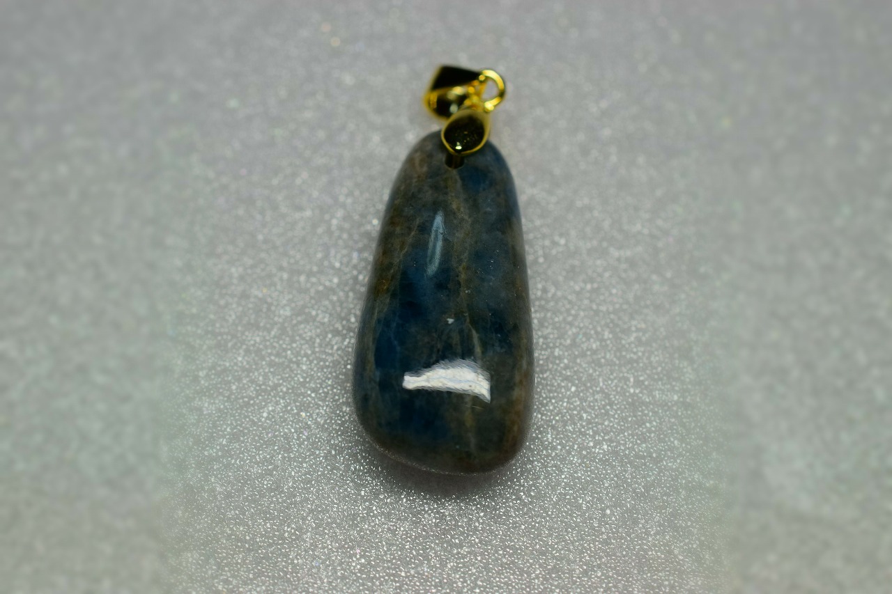 糸魚川産　ペンダントトップ