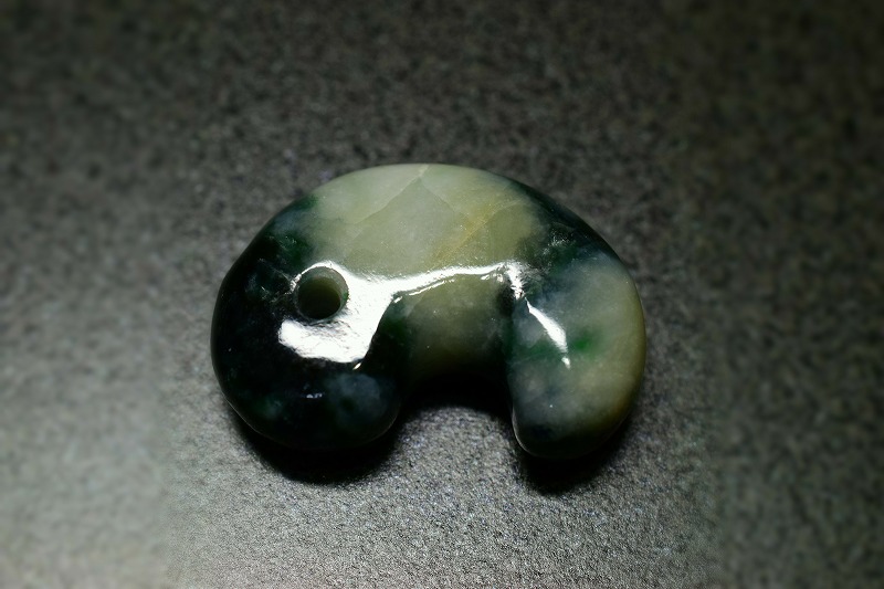 糸魚川産翡翠　勾玉　33mm