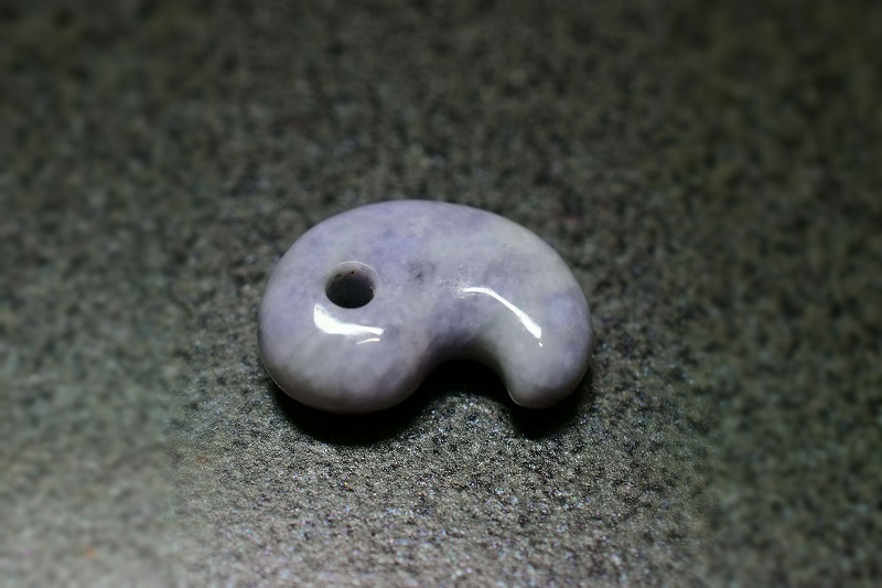 糸魚川産翡翠　勾玉　17mm