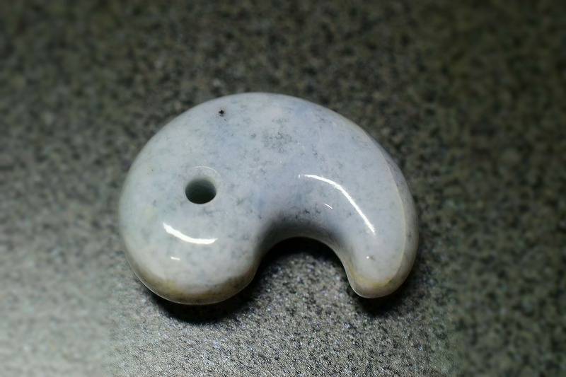 糸魚川産翡翠　勾玉　30mm