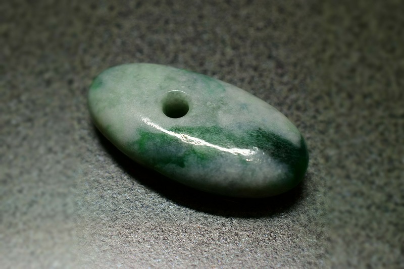 糸魚川産翡翠　大珠　38mm