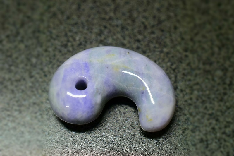 糸魚川産翡翠　勾玉　33mm