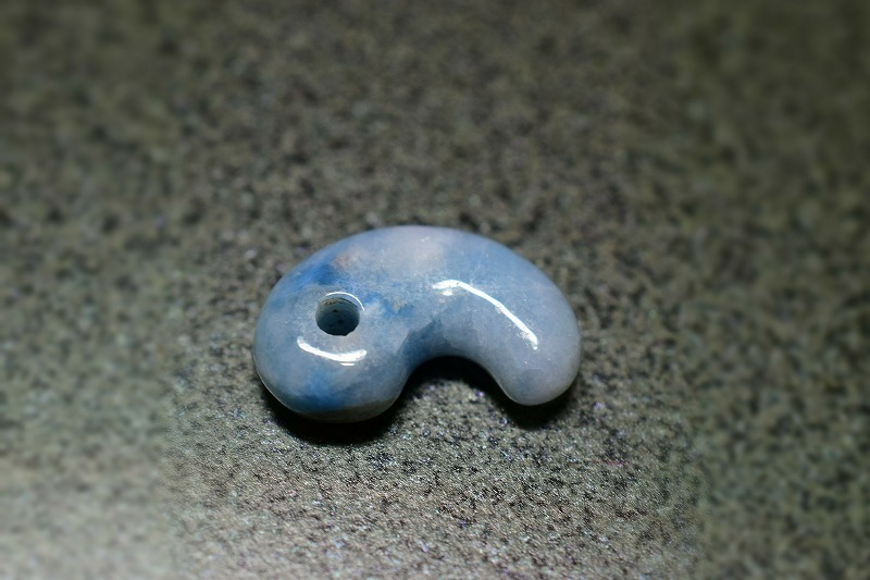 糸魚川産翡翠　勾玉　18mm