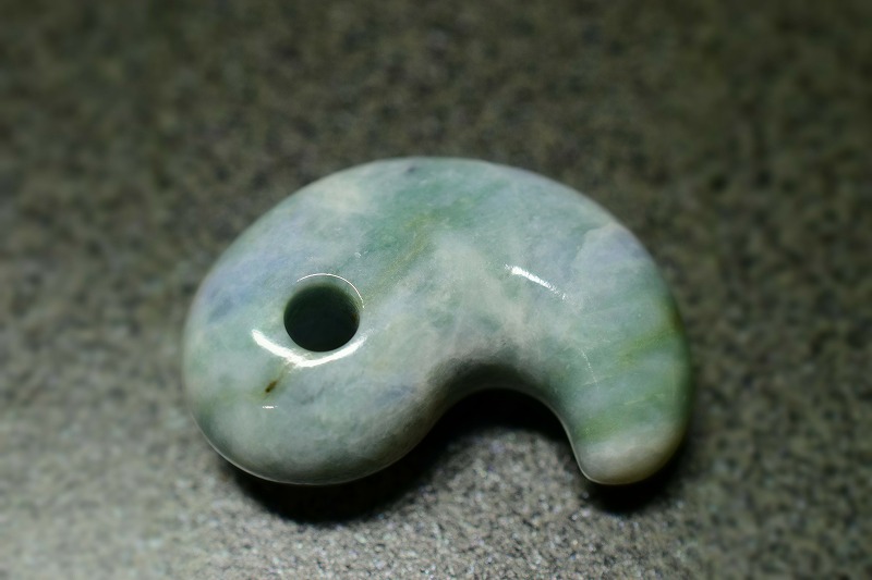 糸魚川産翡翠　勾玉　30mm