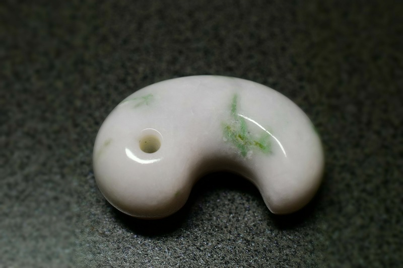 糸魚川産翡翠　勾玉　39mm