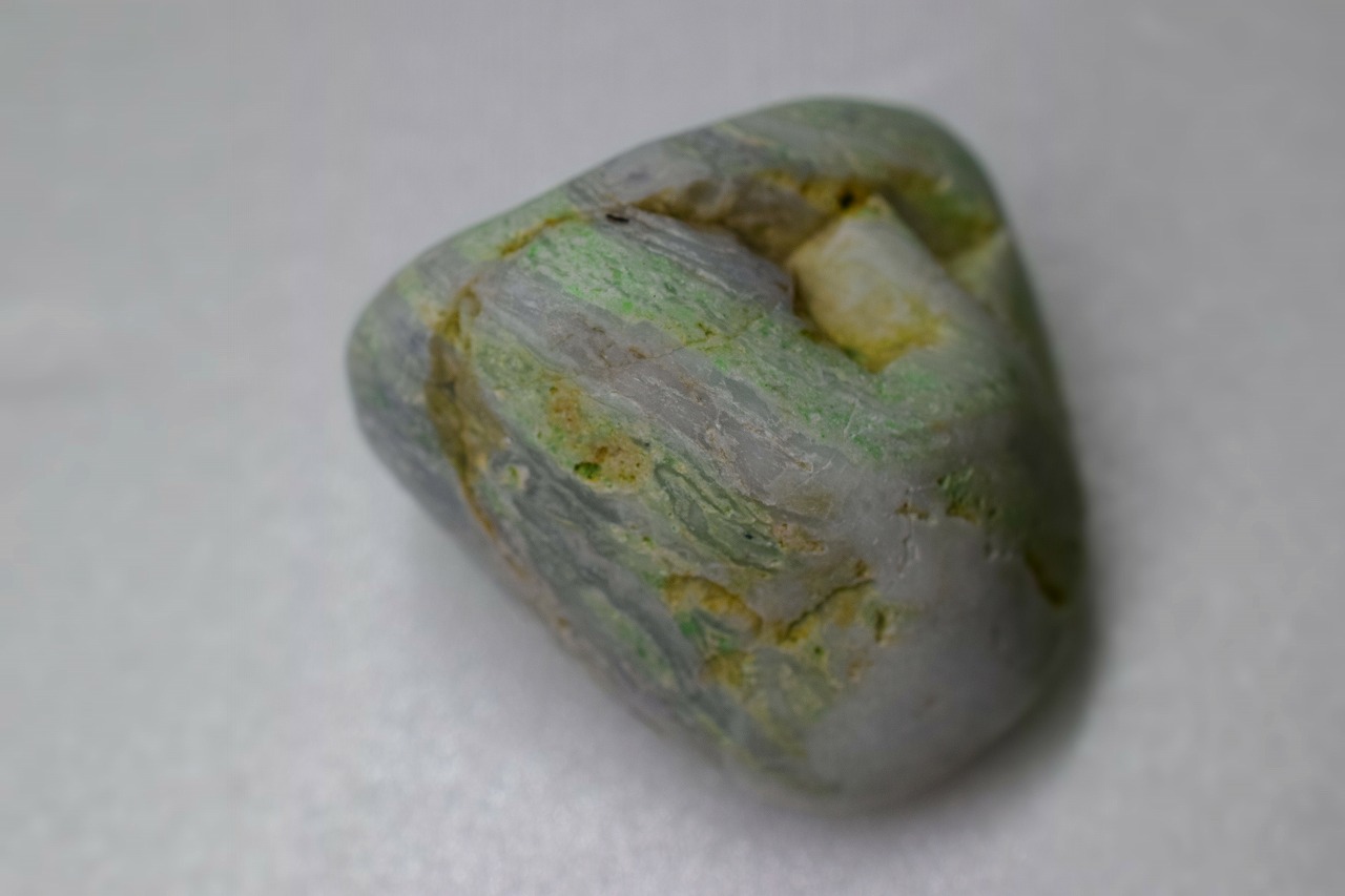 糸魚川産　翡翠　原石