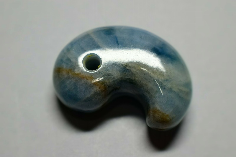 糸魚川産翡翠　勾玉　30mm