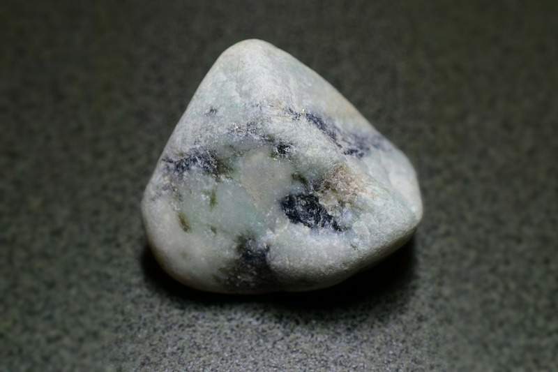 糸魚川産　翡翠原石