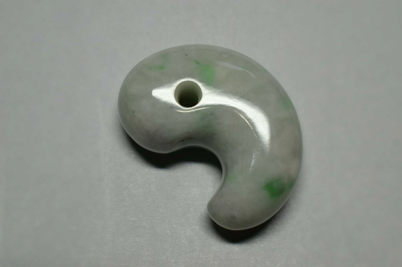 糸魚川産翡翠　勾玉　30mm