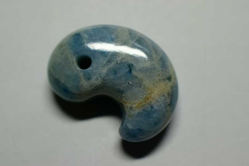 糸魚川産翡翠　勾玉　30mm