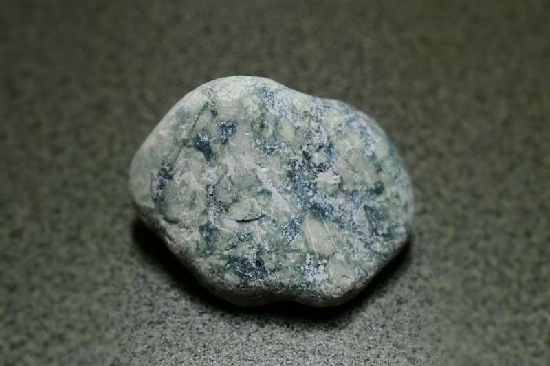 糸魚川産　翡翠原石