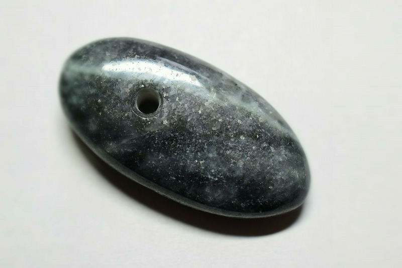 糸魚川産翡翠　大珠　38mm