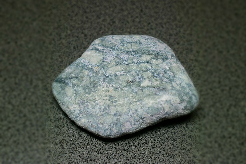 糸魚川産　翡翠原石