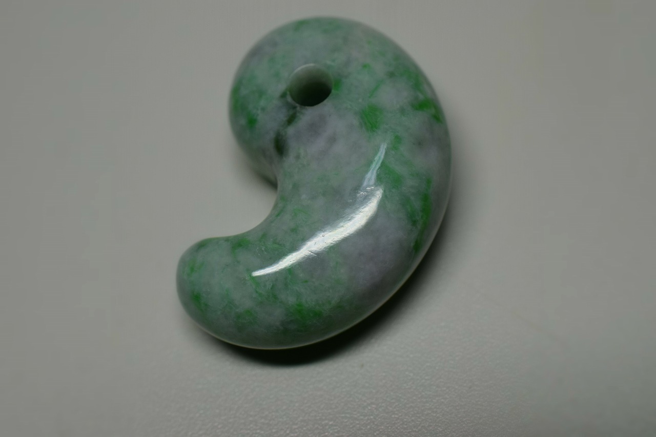 糸魚川産　勾玉 32mm