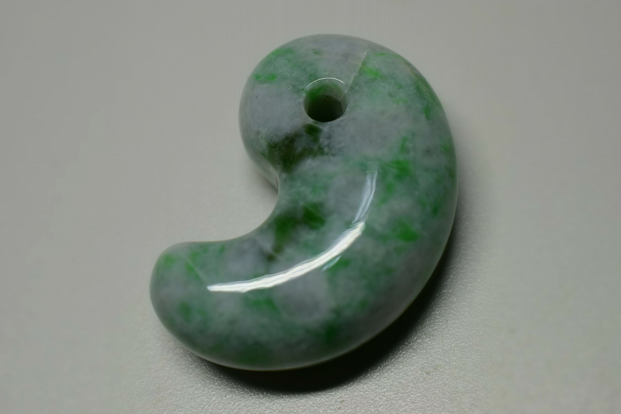 糸魚川産　勾玉 32mm