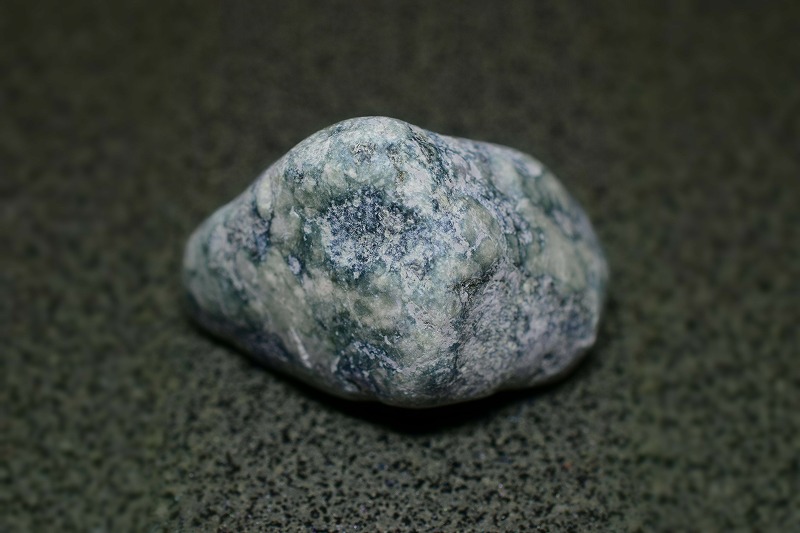 糸魚川産　翡翠原石