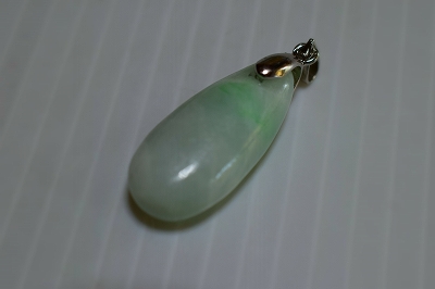 糸魚川産　翡翠原石　ペンダントトップ