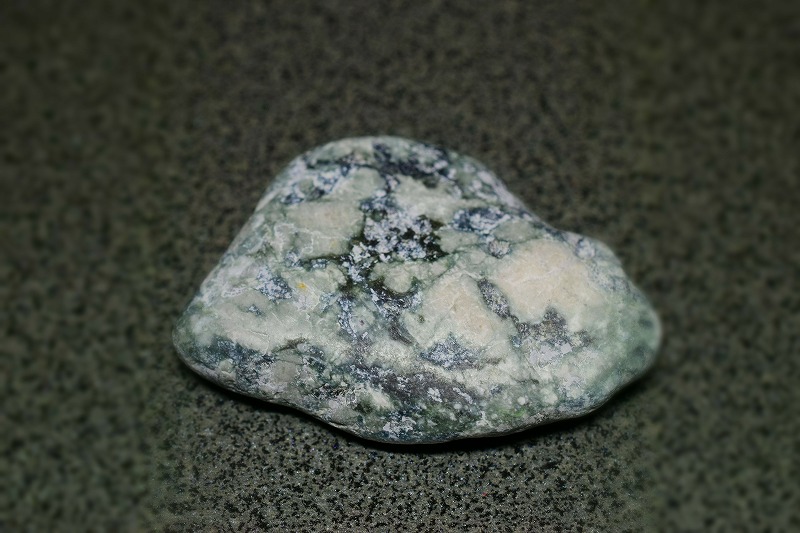 糸魚川産　翡翠原石