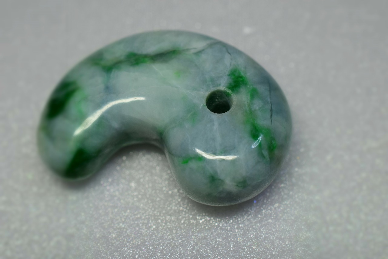 糸魚川産　翡翠　勾玉  42mm