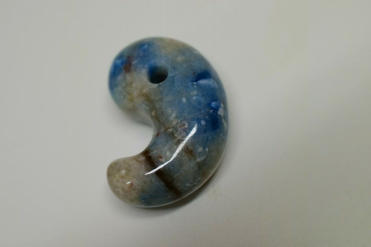 糸魚川産　勾玉 32mm