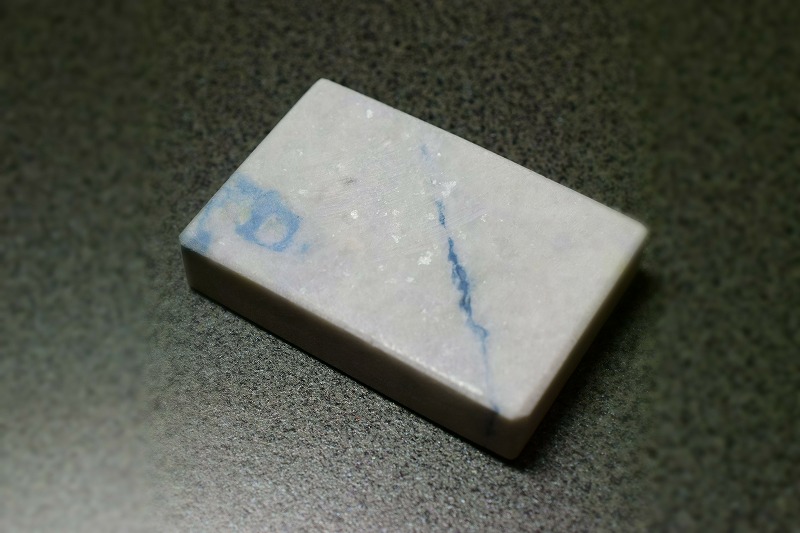 糸魚川産　翡翠原石　板