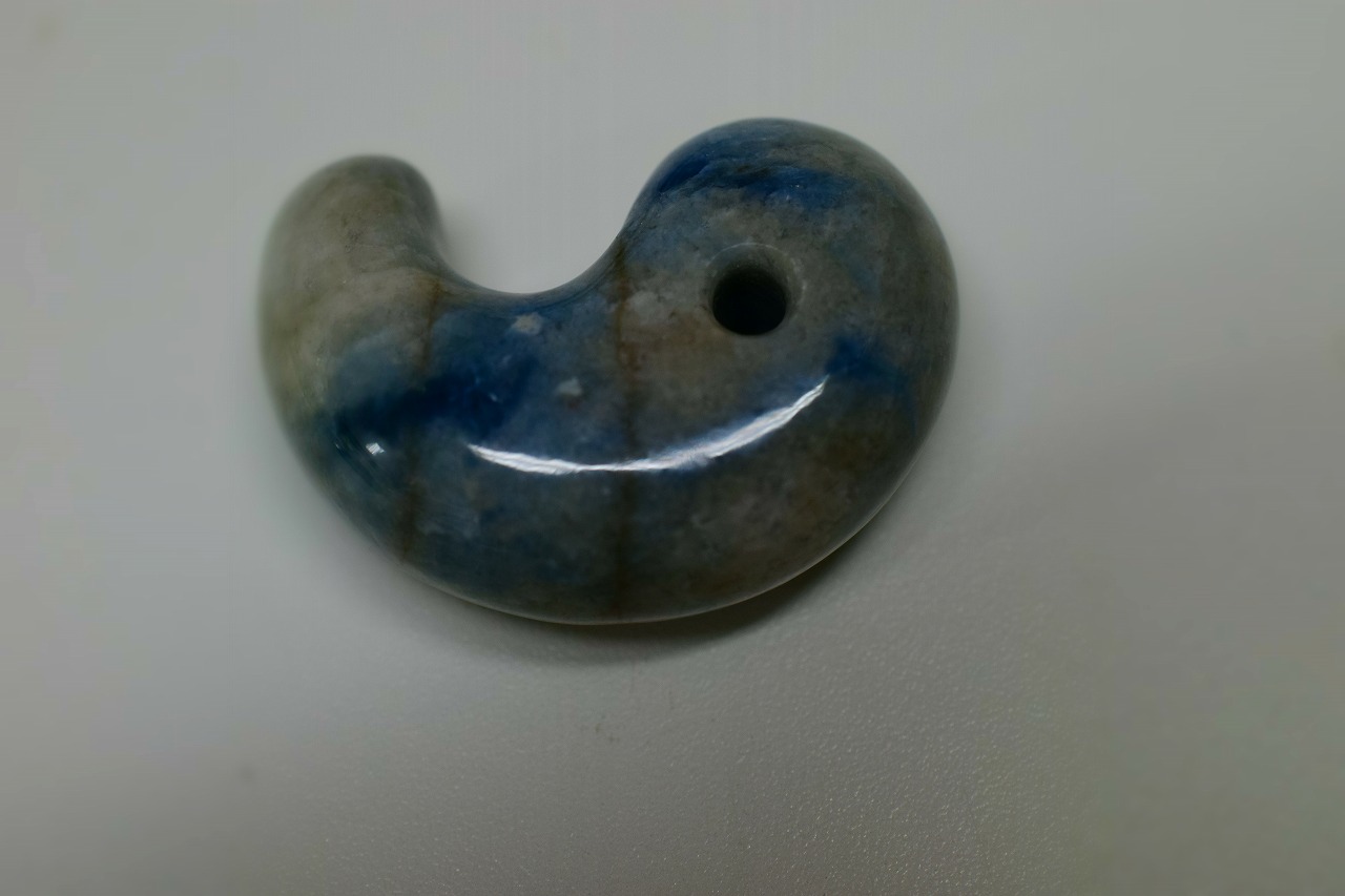 糸魚川産　勾玉 32mm
