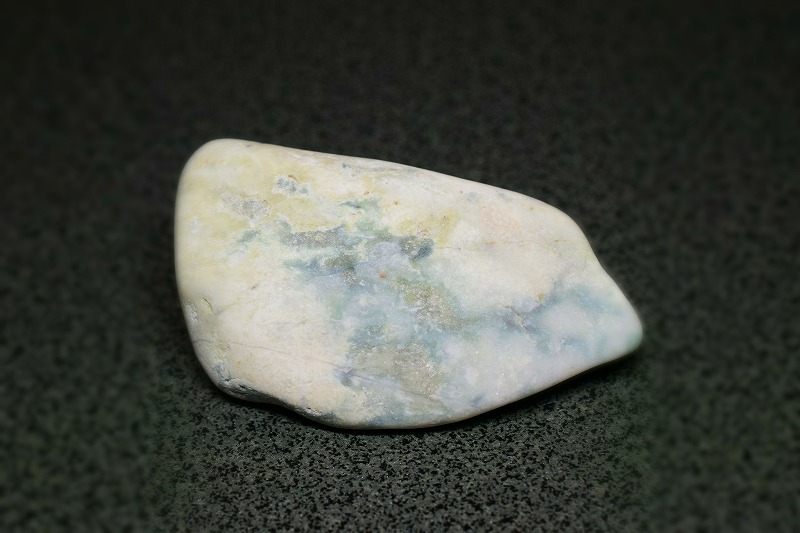 糸魚川産　翡翠原石