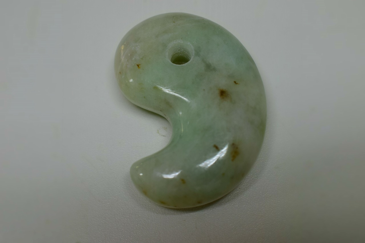 糸魚川産　勾玉 39mm