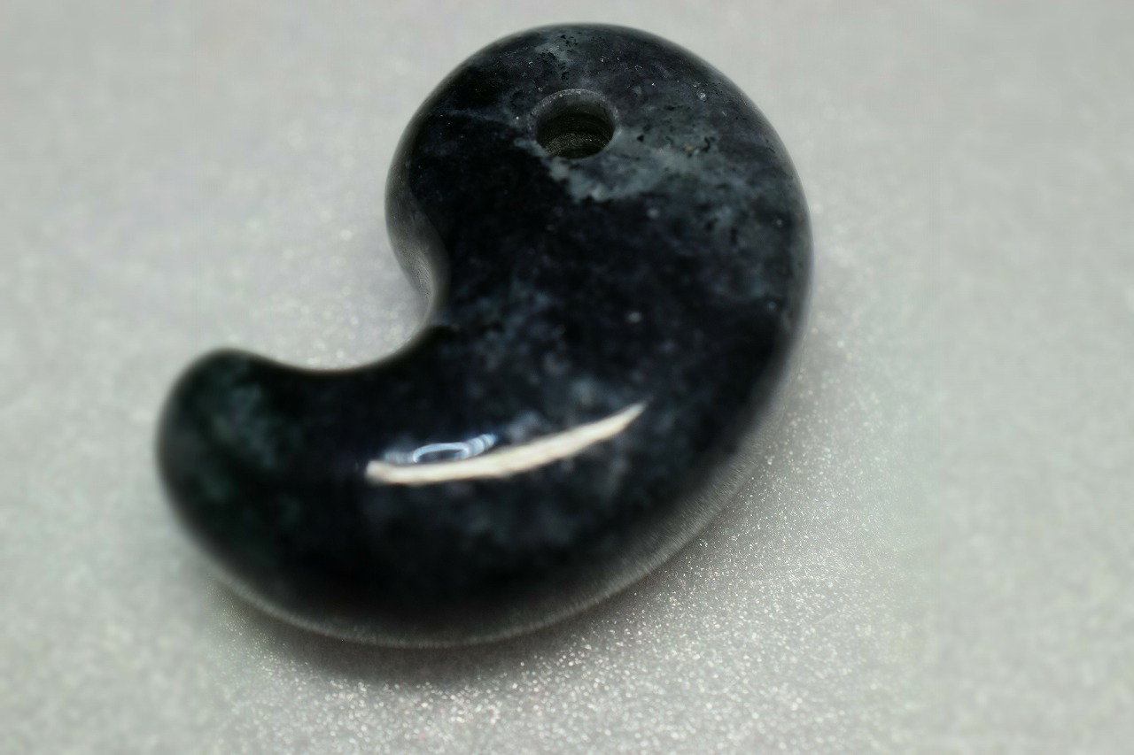 糸魚川産　勾玉 34mm