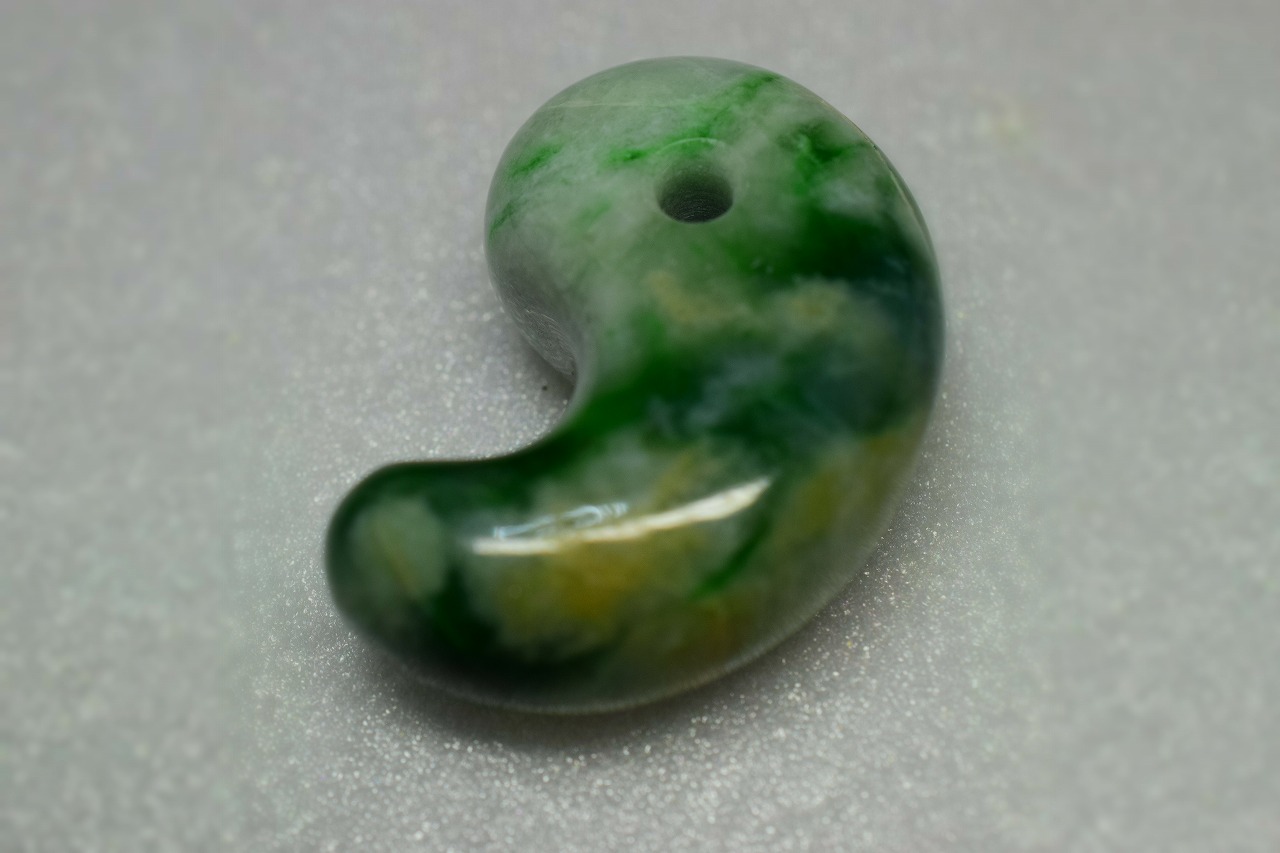 糸魚川産　勾玉　33mm