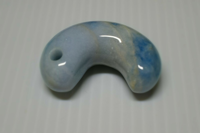 糸魚川産翡翠　勾玉　44mm