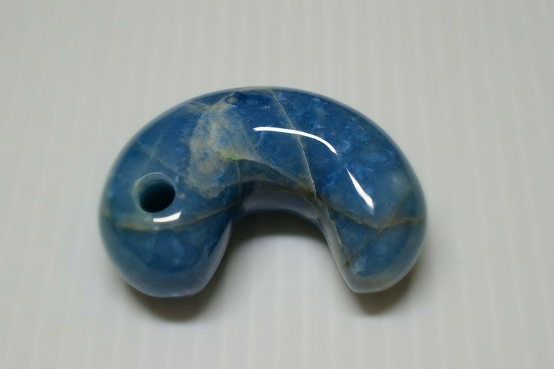 糸魚川産翡翠　勾玉　46mm