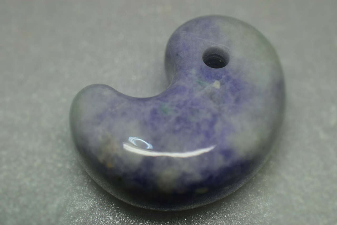 糸魚川産　勾玉 33mm