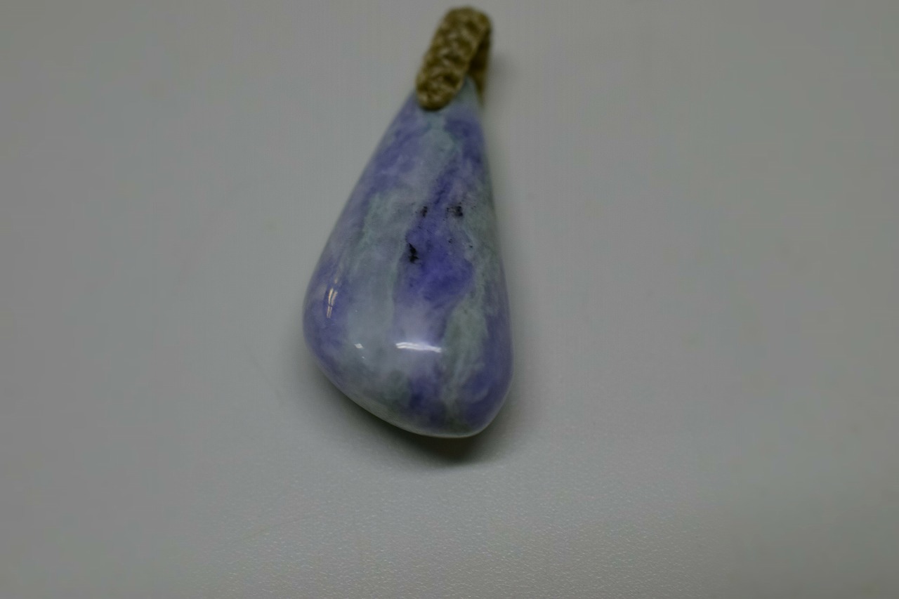 糸魚川産　翡翠　ペンダントトップ