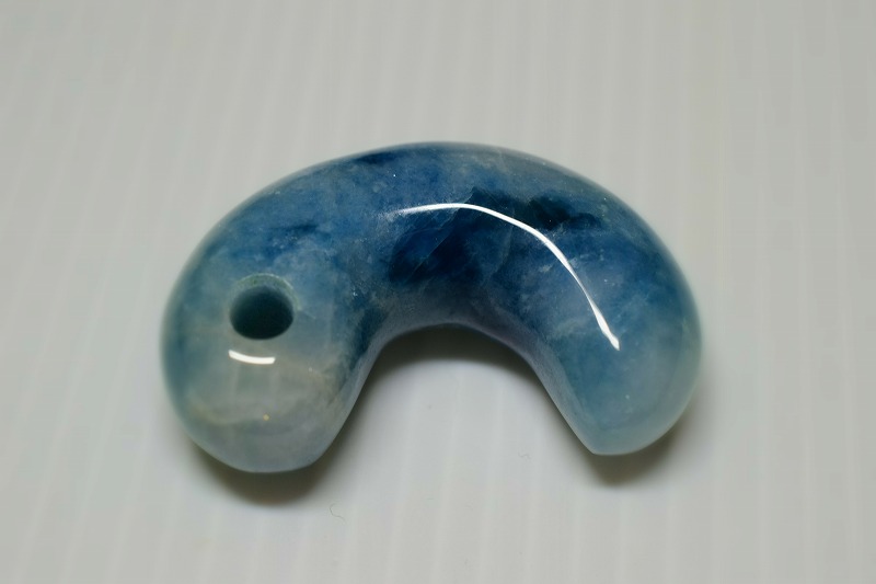 糸魚川産翡翠　勾玉　45mm