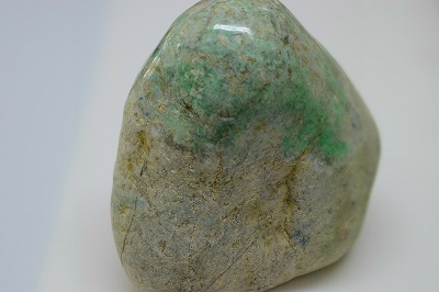 糸魚川産　海石　翡翠原石