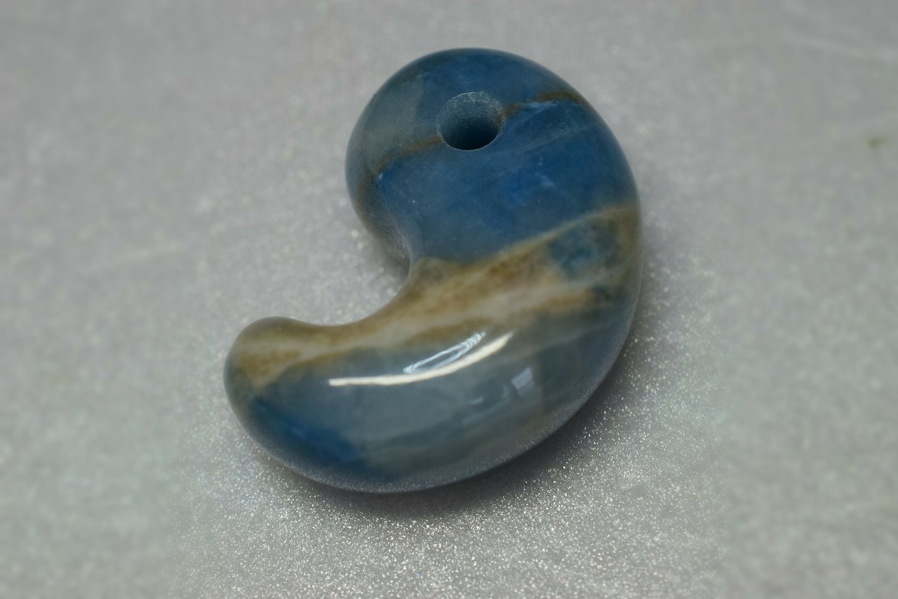 糸魚川産　勾玉 32mm