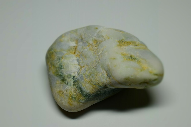糸魚川産　翡翠原石
