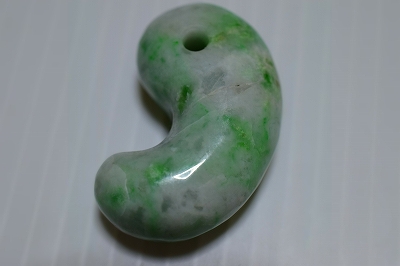 糸魚川産　翡翠勾玉