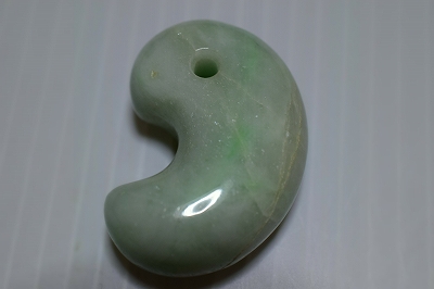 糸魚川産　翡翠勾玉