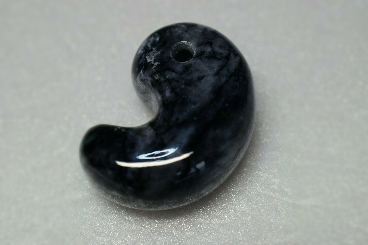 糸魚川産　勾玉 34mm