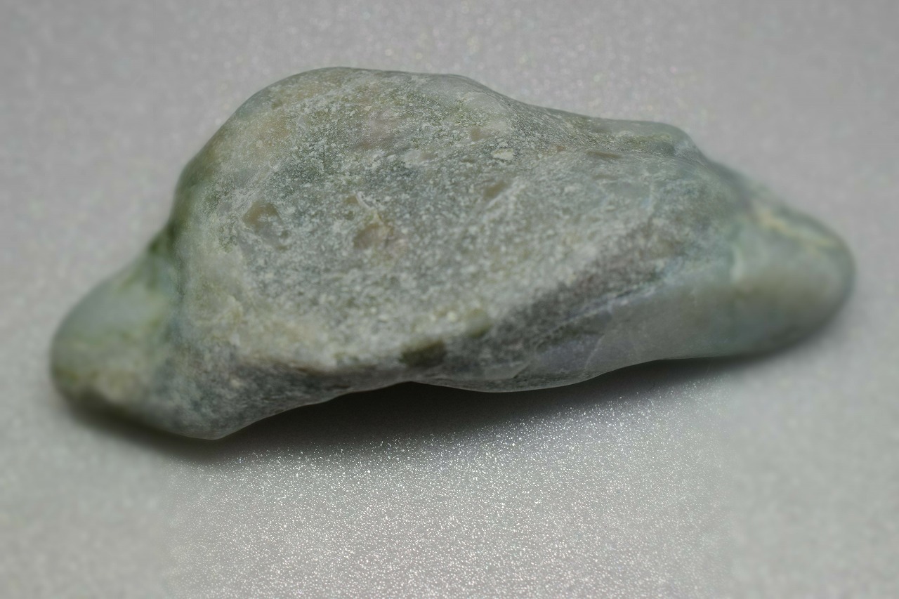 糸魚川産　ラベンダー　原石