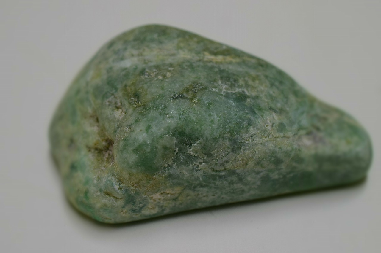 糸魚川産　翡翠原石　