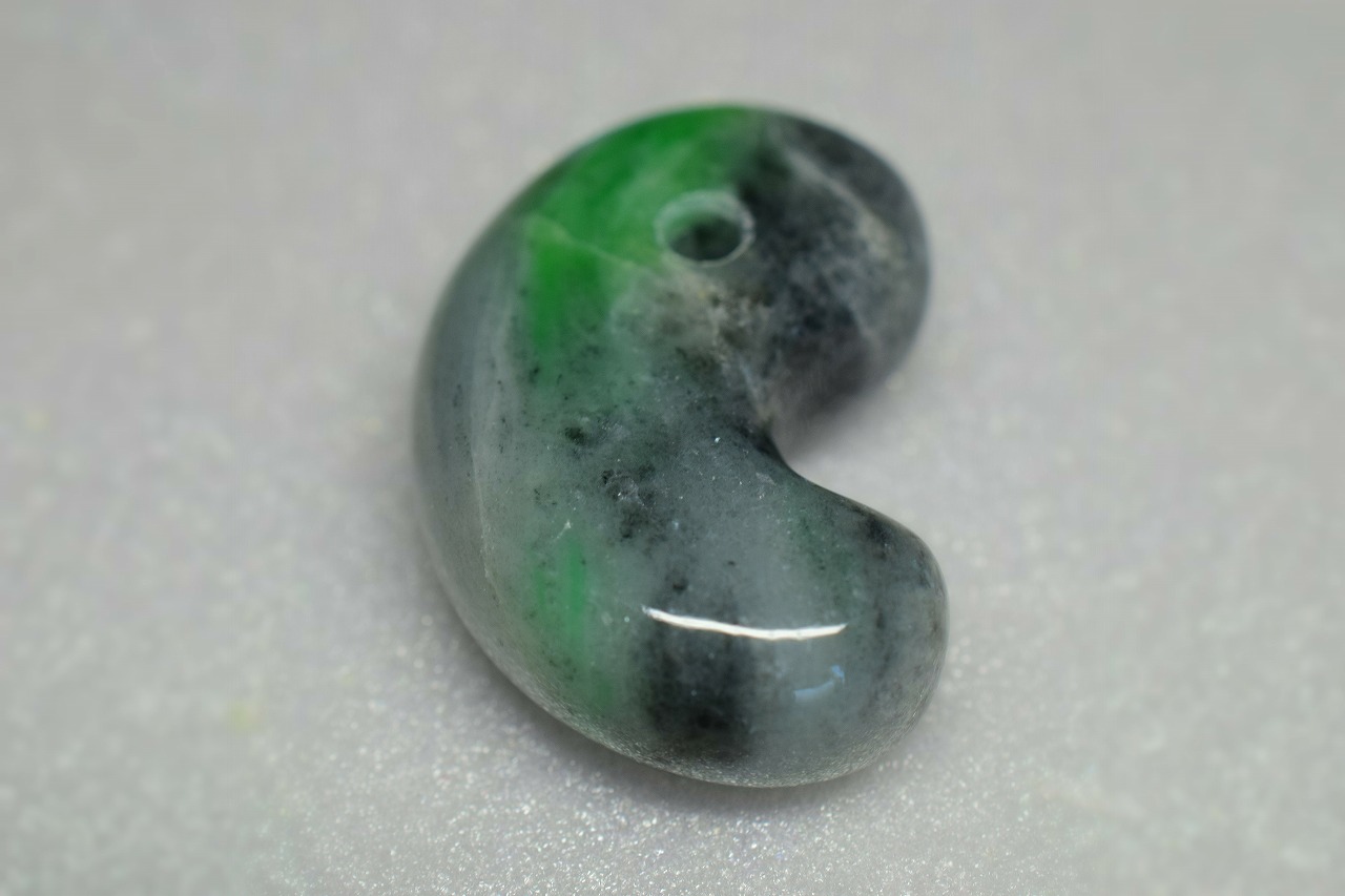 糸魚川産　勾玉 31mm