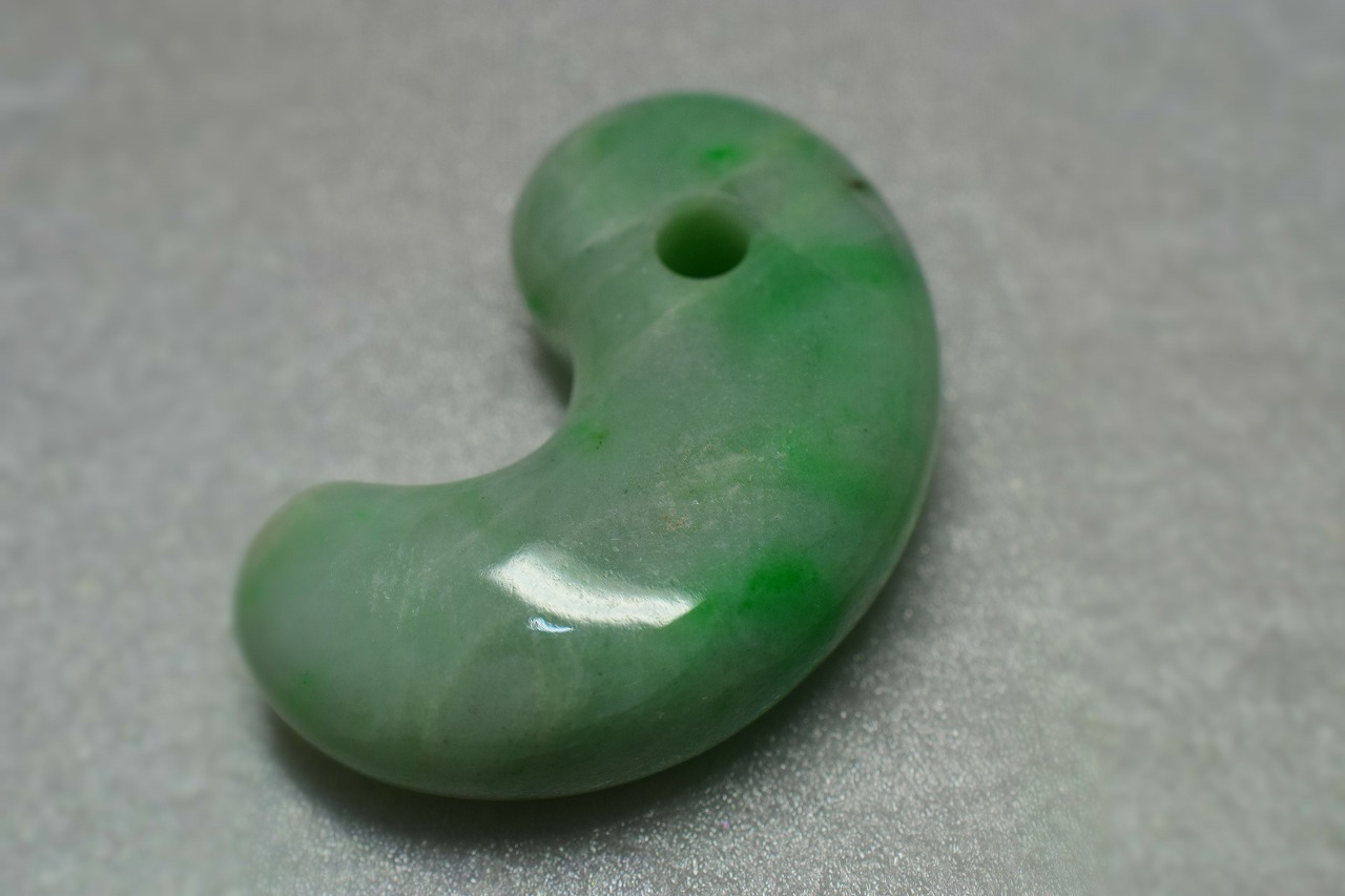 糸魚川産　勾玉 40mm