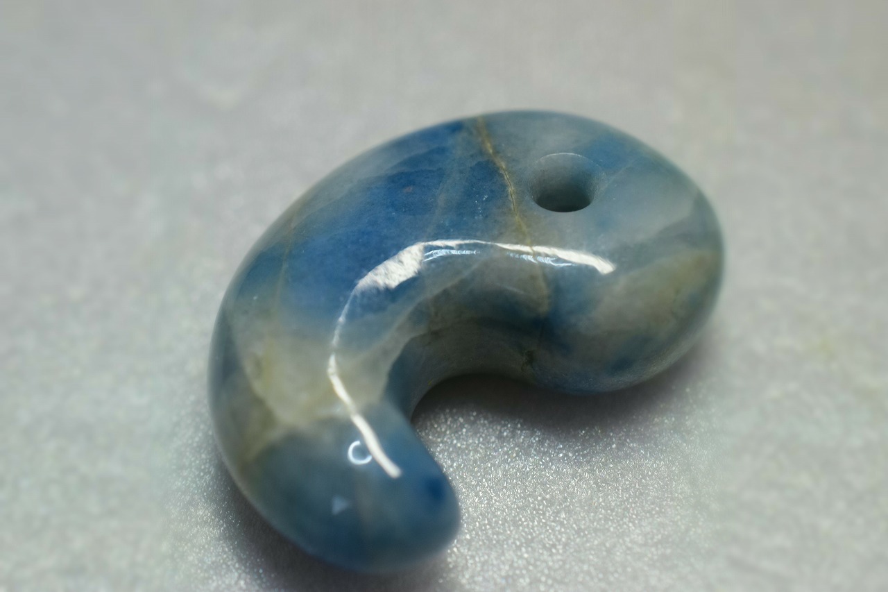糸魚川産　青　勾玉　34mm