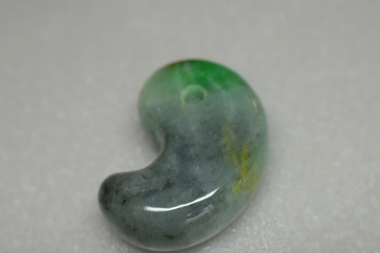 糸魚川産　勾玉　32mm